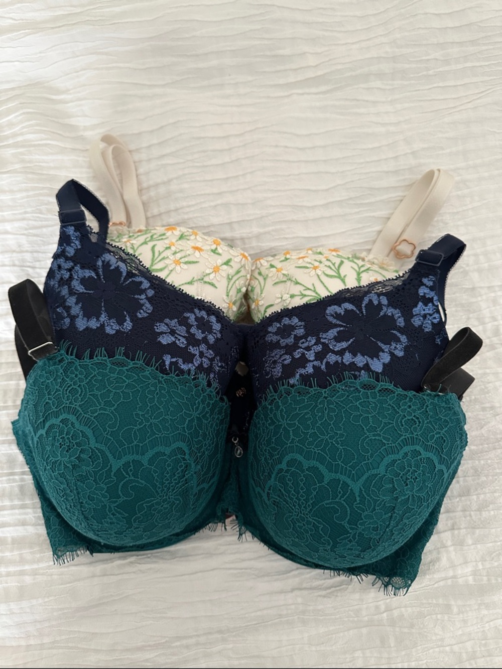 $50 SALE ⭐️ Lot - 34DDD Victoria’s Secret Bras
